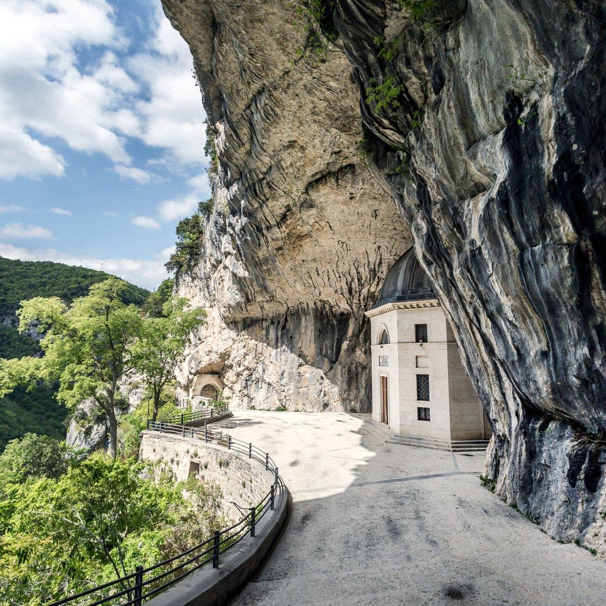 SANTUARIO MADONNA DI FRASASSI