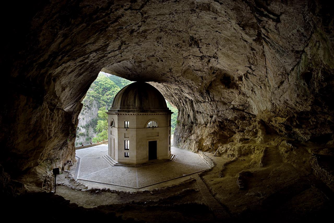 SANTUARIO MADONNA DI FRASASSI