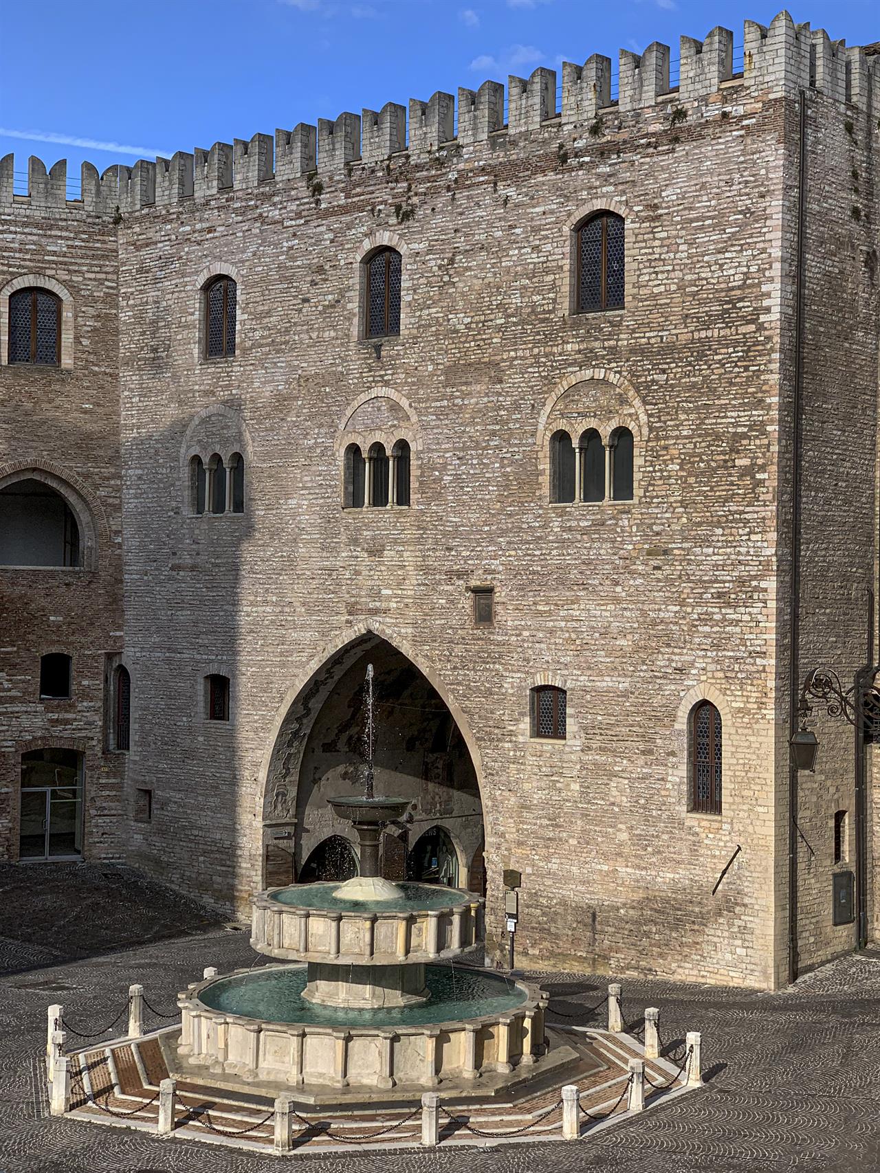 Fontana Sturinaldo, foto di Maurizio Cimarra